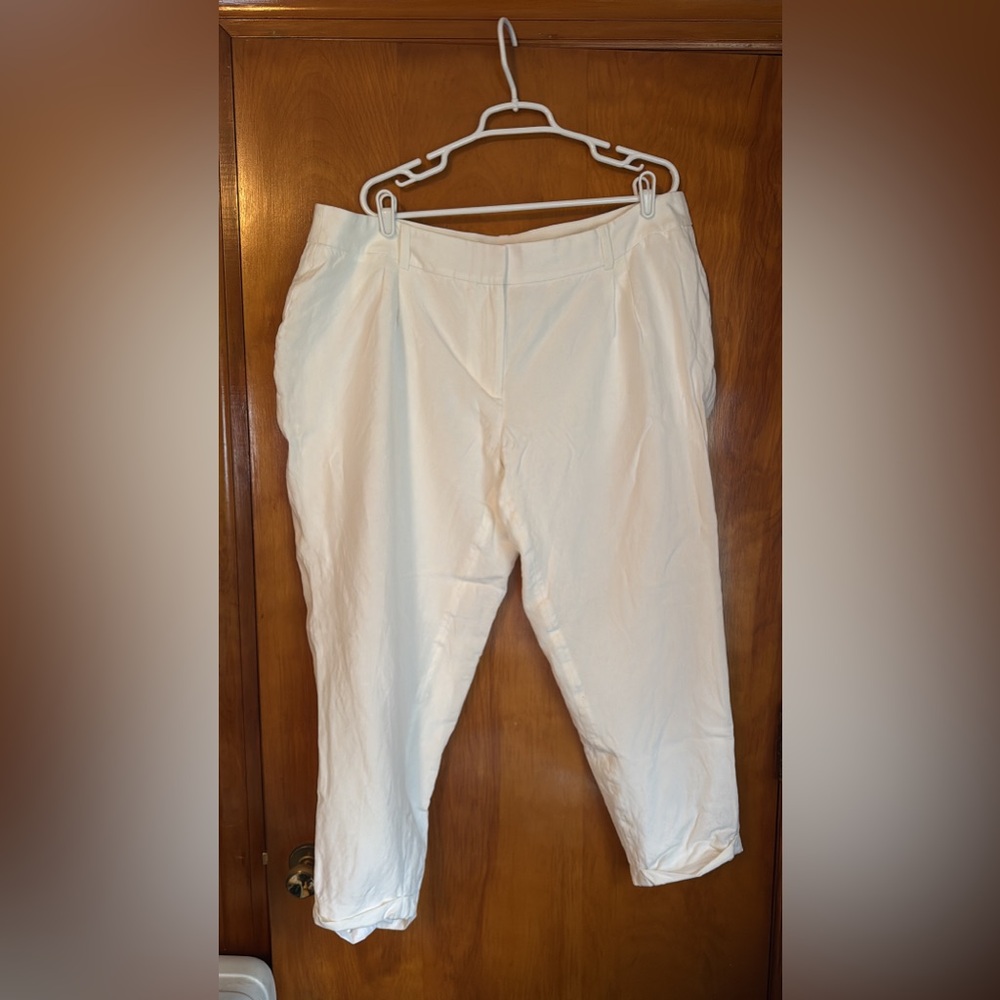NWOT- Calvin Klein Linen Blend pants
White size 18
